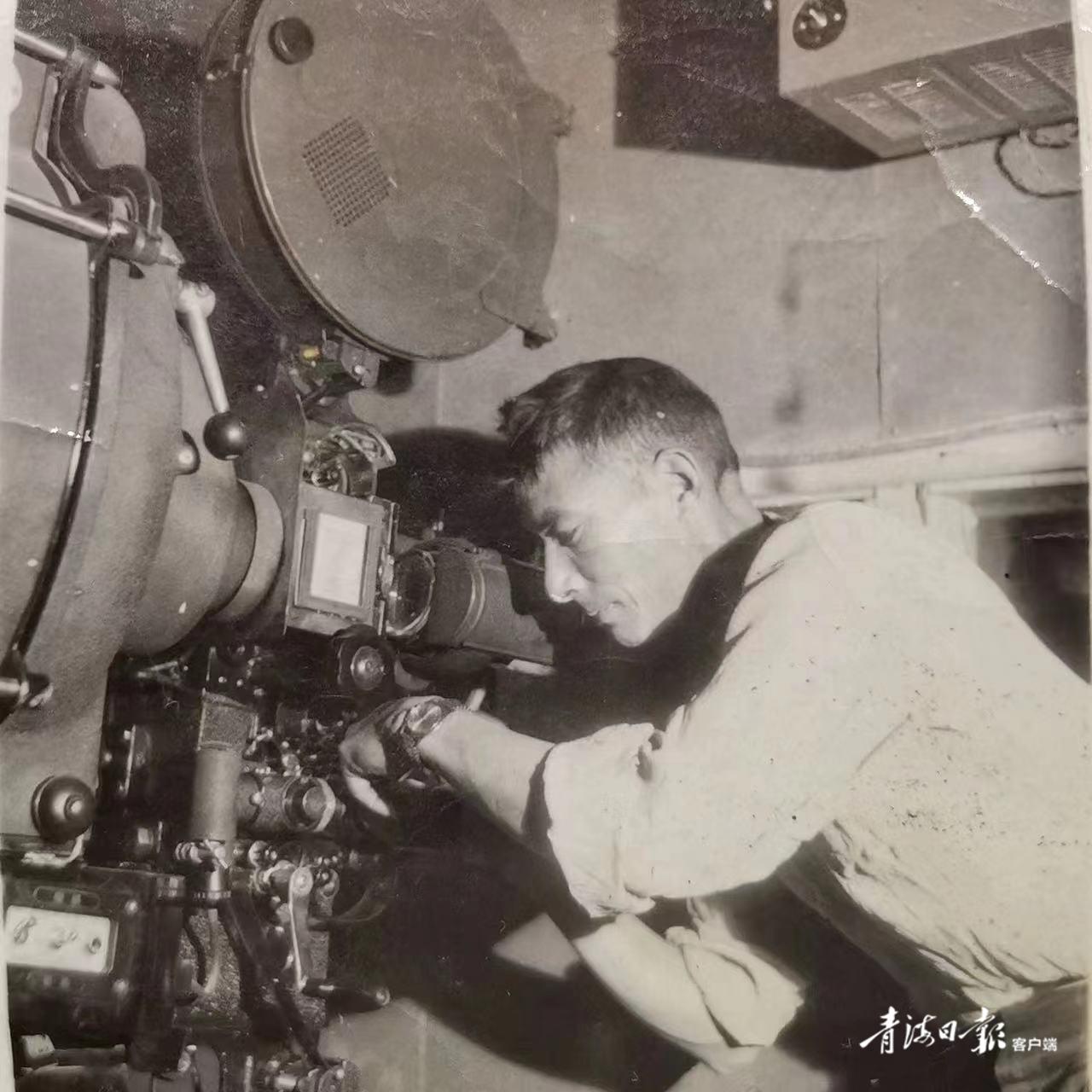 茫崖市第一支电影放映队