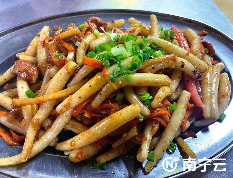 广西正宗榄角芋头糕,南宁美食推荐必吃椰子鸡