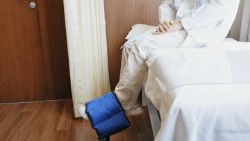 腿弯曲时膝盖咔咔响是怎么回事,老人膝盖弯曲的时候咔咔响