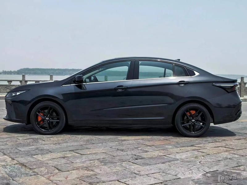 全新哈弗h6混动版,2021款第三代哈弗h6和缤智比较