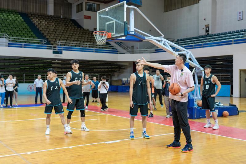 广工男篮获全国总决赛亚军！这些篮球明星都是从广工走出