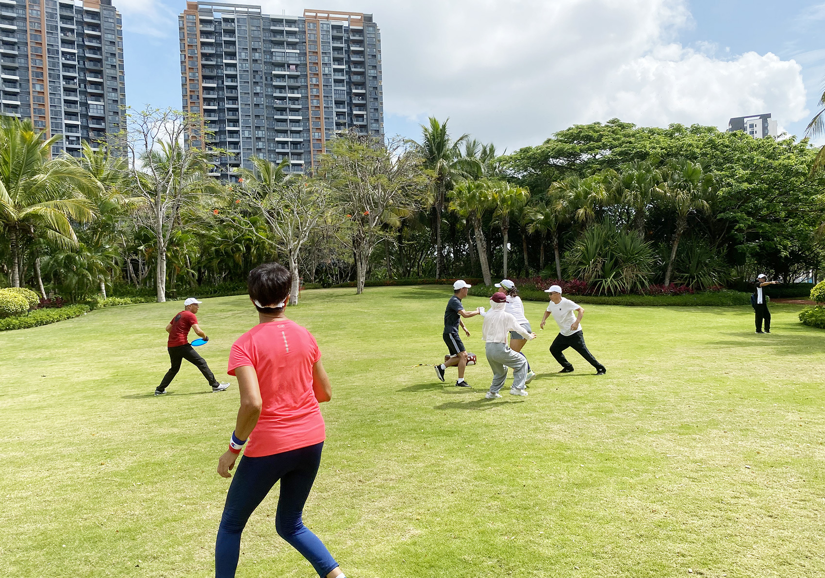 野蛮生长的飞盘俱乐部,野蛮生长俱乐部