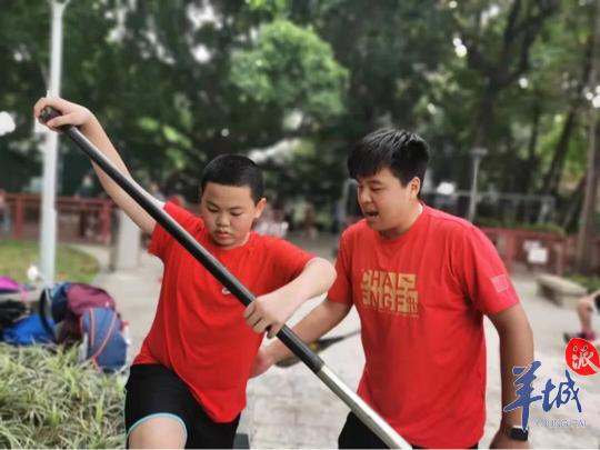广州荔湾：两千名青少年运动员挥汗夏训，全区各界齐助阵