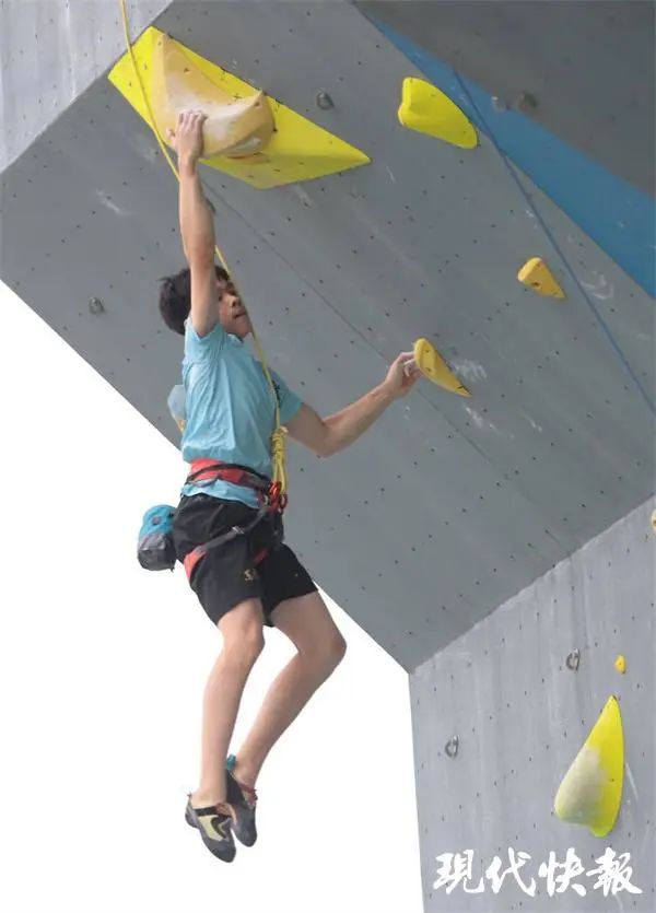 13岁少年梦想登上舞台,他的梦想是成为世界冠军英语