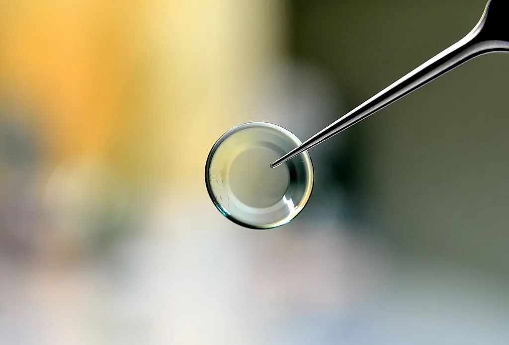 美瞳戴错位置怎么办,美瞳怎么选不伤眼睛