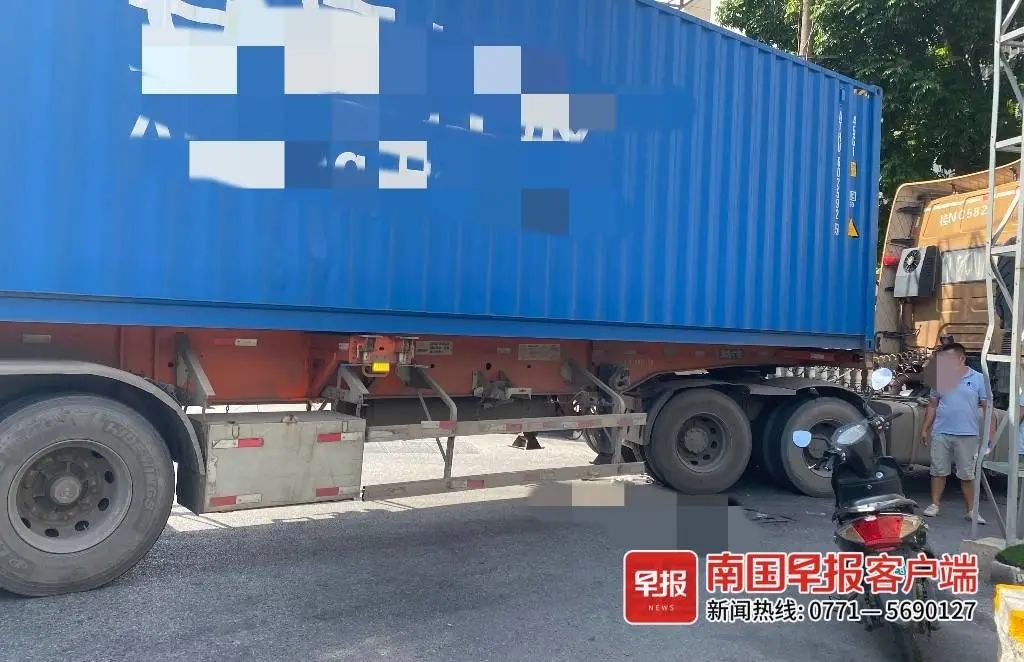 老人乘公交被男乘客踹,老人带大米坐公交被拒载