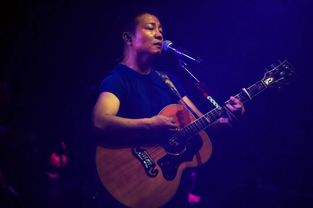 听了十几年的歌每年都会单曲循环,每一首都是单曲循环的歌曲