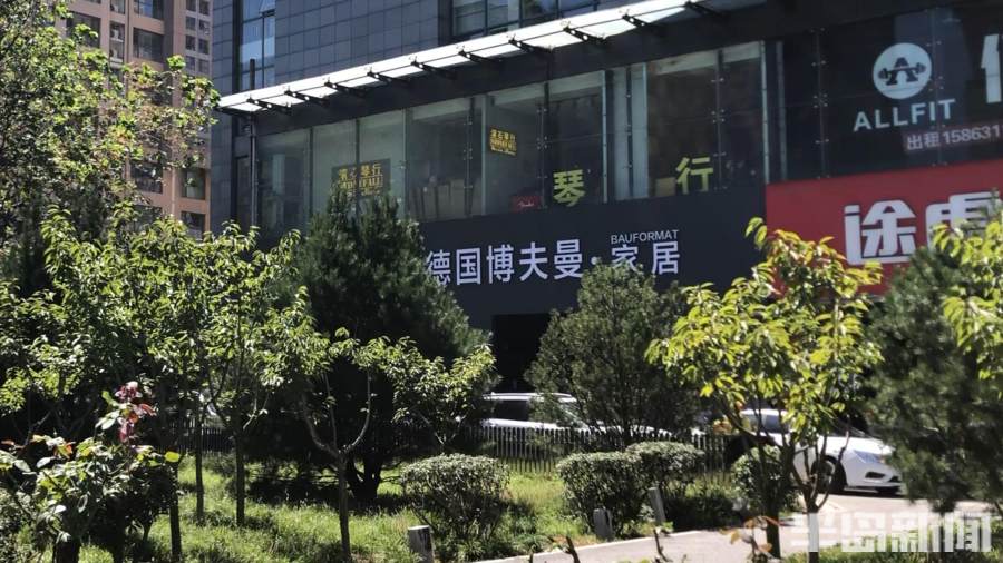 20多万买的“零渗透”橱柜花了脸！市民为台面留污渍讨说法，销售方称已过质保期