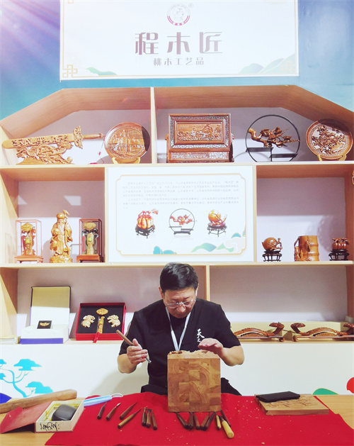 肥城市福木祥居桃木工艺品店,山东肥城正宗桃木雕刻摆件