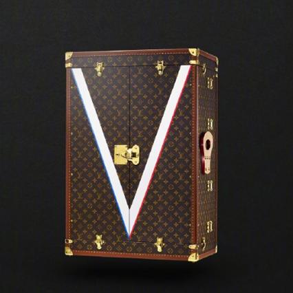 lv赞助总决赛箱子,lv总冠军奖杯