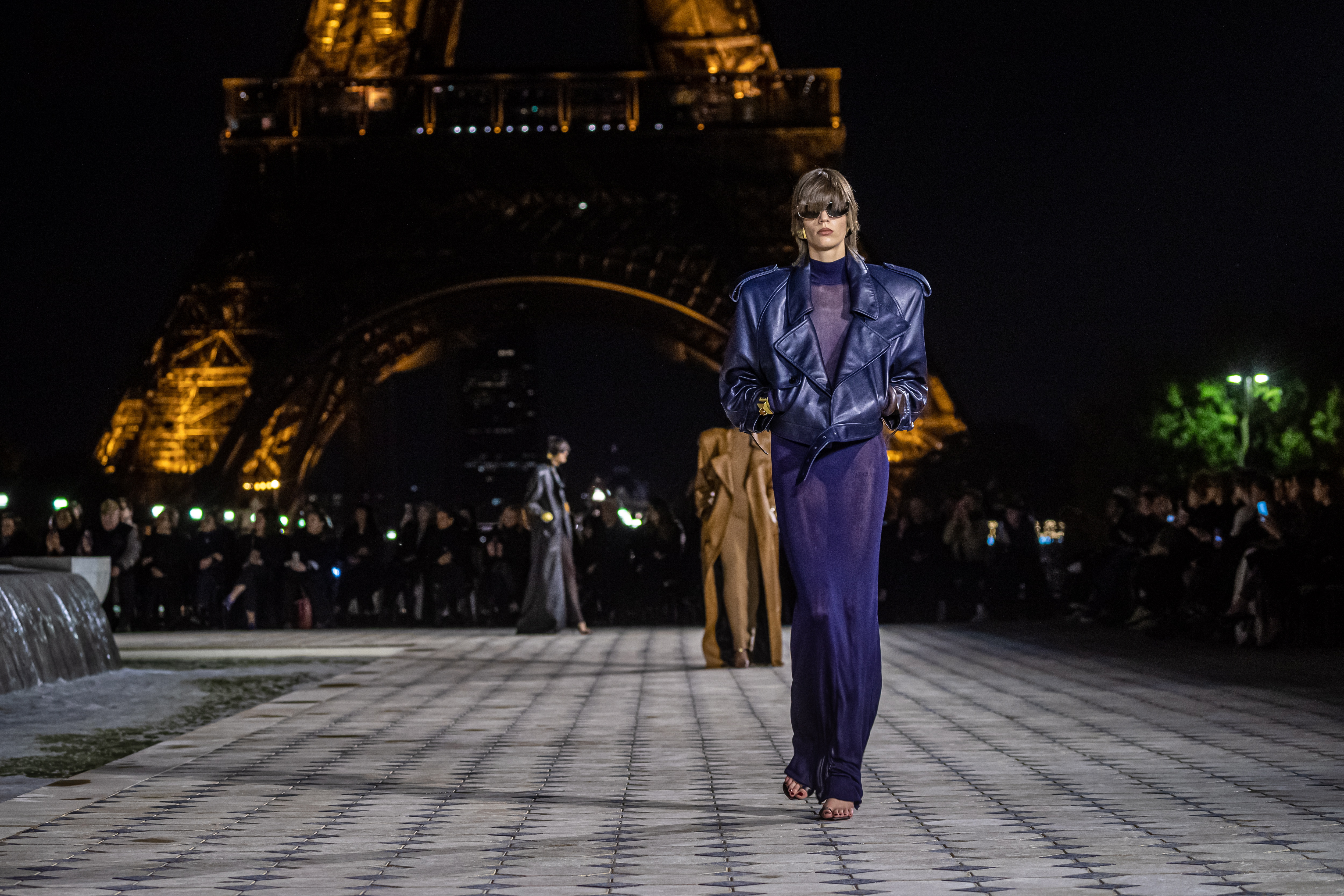 外代二线巴黎时装周,巴黎时装周圣罗兰品牌时装秀