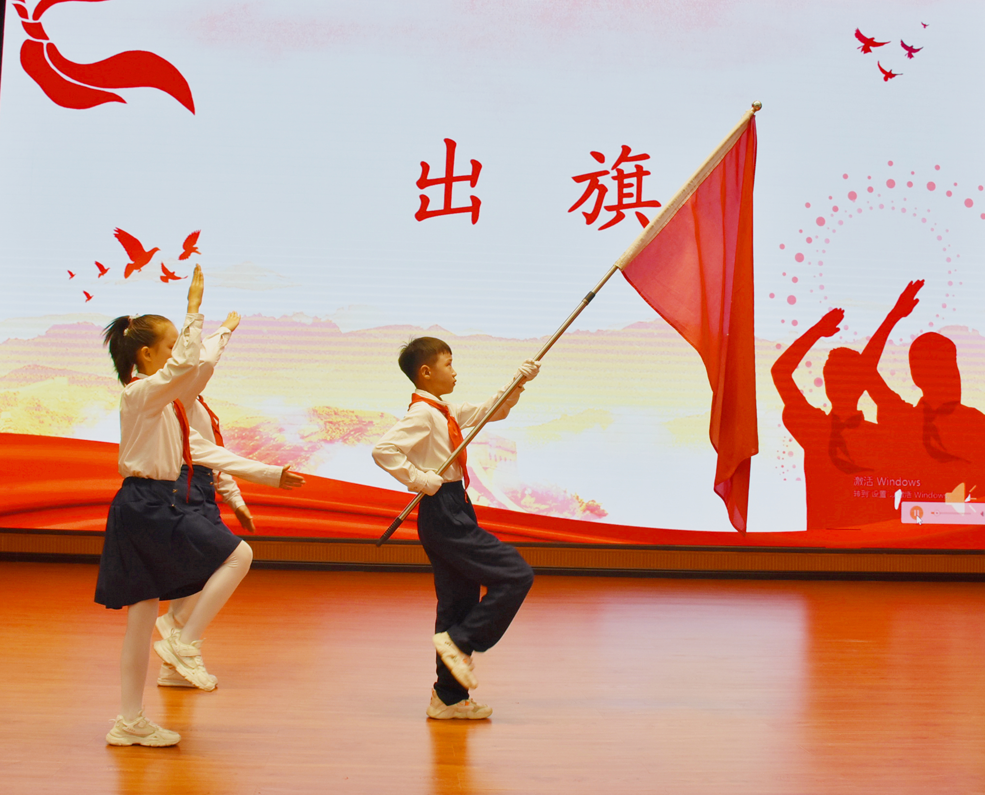 喜迎二十大童心永向党视频,驻马店第二十七小学入队仪式