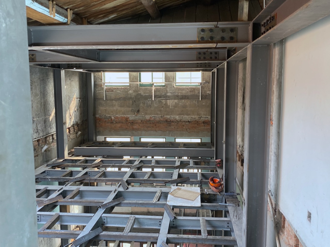 上海小店故事｜在“巨富长”改老房子，时髦劲回来了