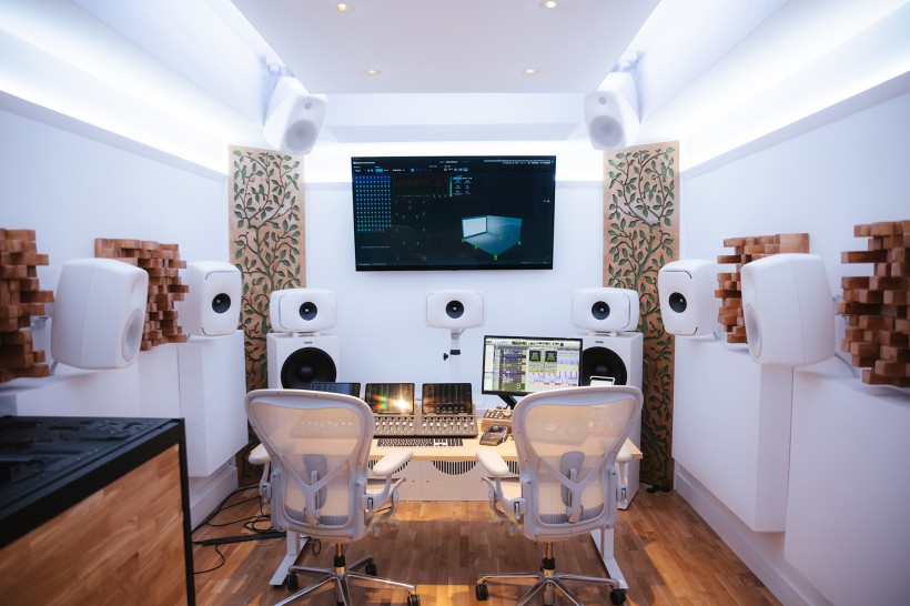 GENELEC 真力访谈：两位现场音响师，在没有演出的日子是怎么工(huā)作(qián)的？