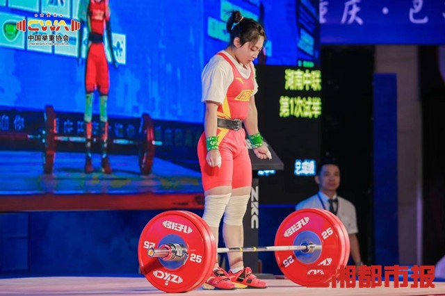 中国女子举重55公斤级张海琴,女子举重张海琴多大了