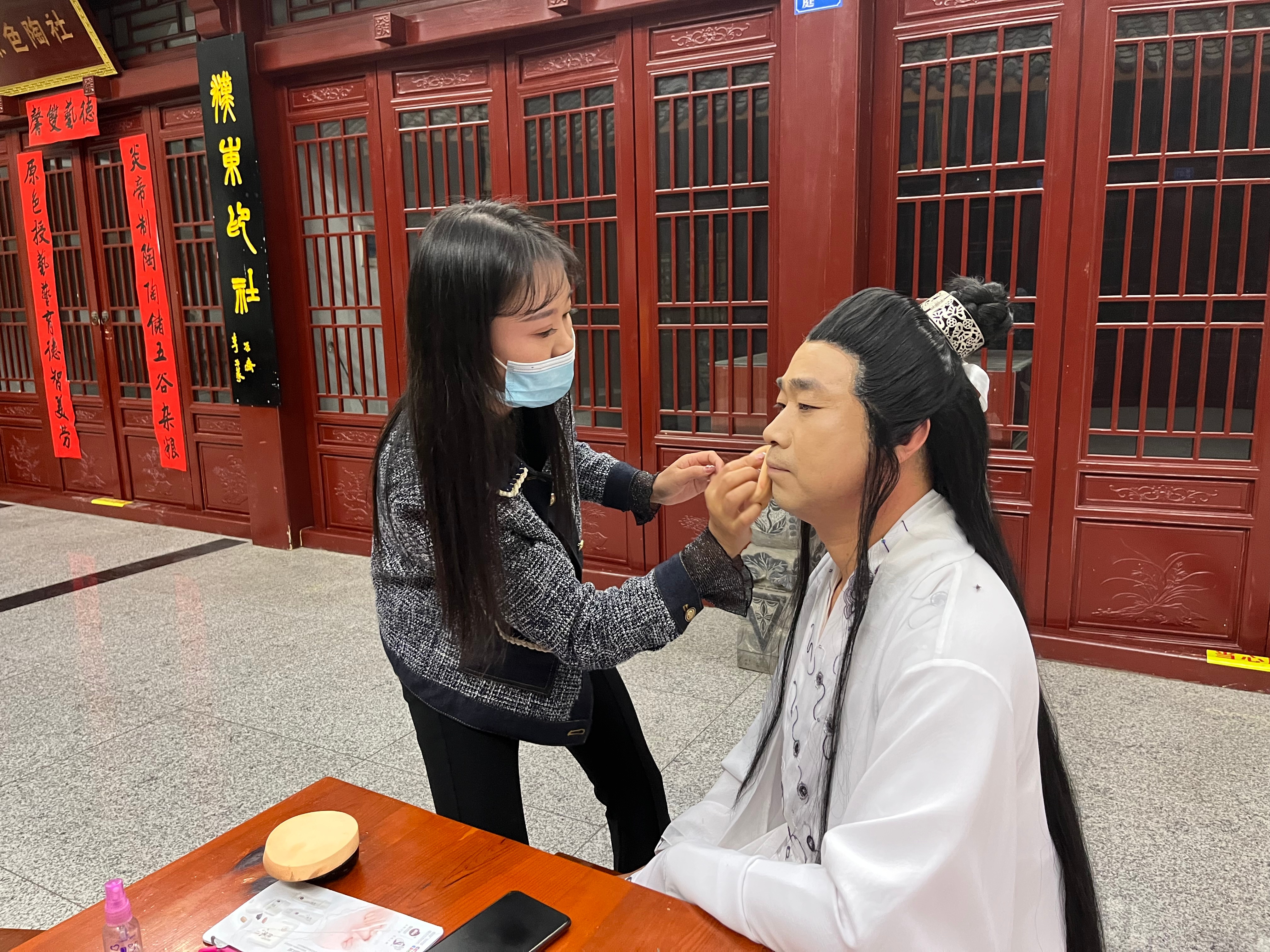 文旅局长被吐槽像“如花”：女儿刷到视频“喜死了”，妻子称看上他不是因为长相