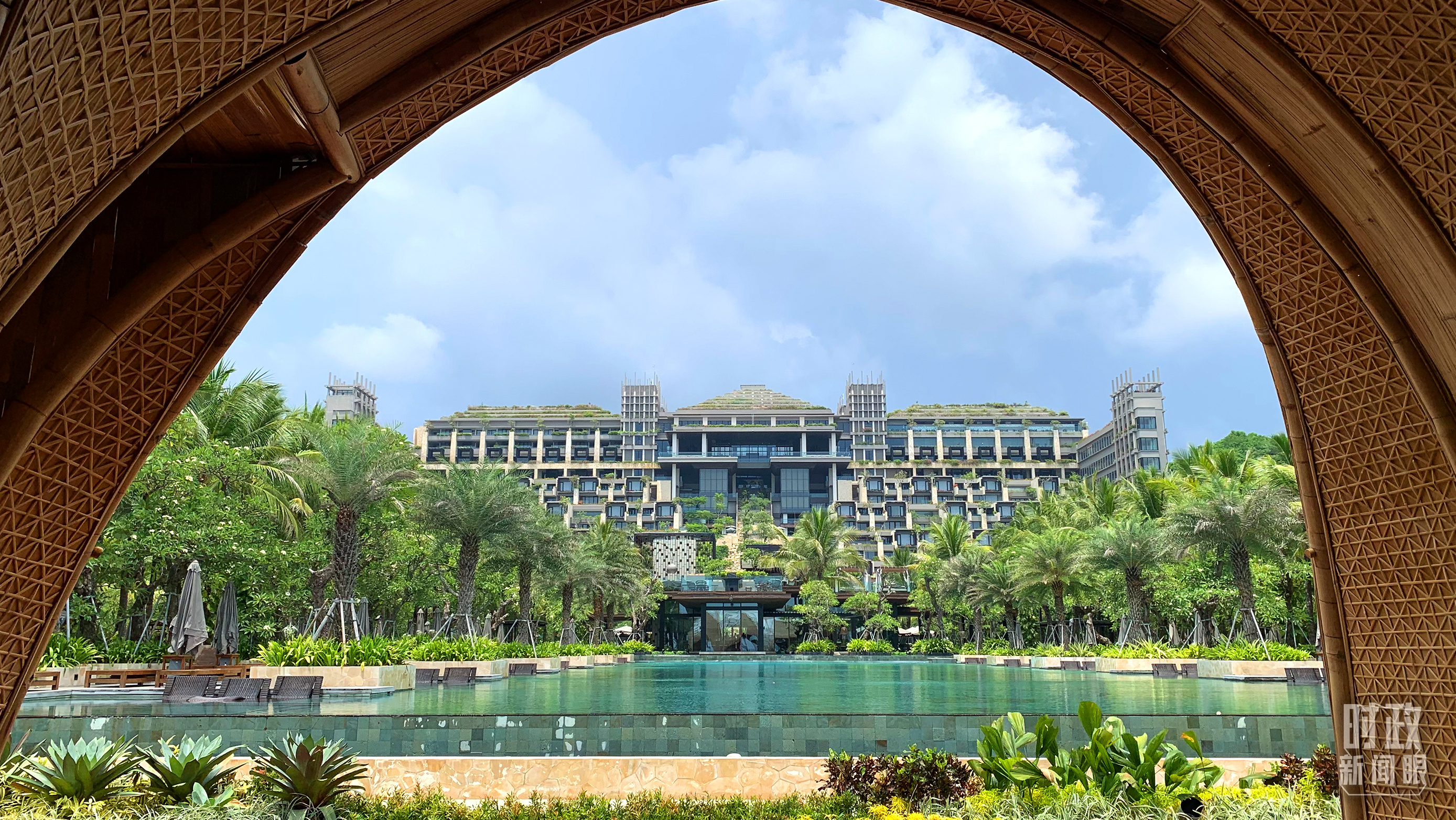 时政新闻眼丨峰会第二天，习*平近**出席多场活动彰显同一关键词