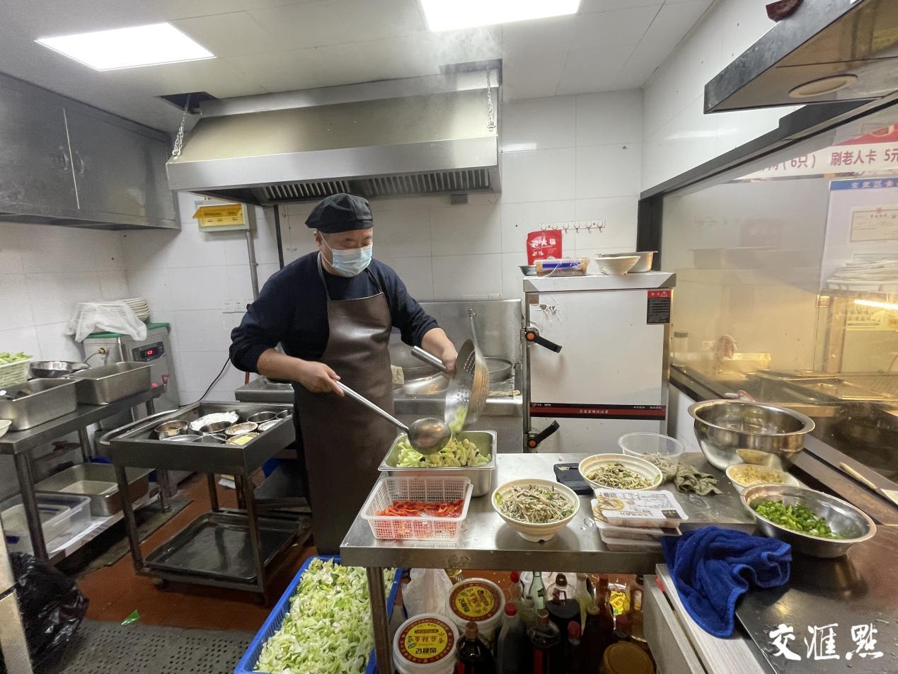社区食堂老年人吃饭免费,社区老年食堂晚餐食谱