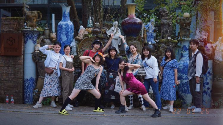 同事离职日子很好,同事辞职了活越来越多