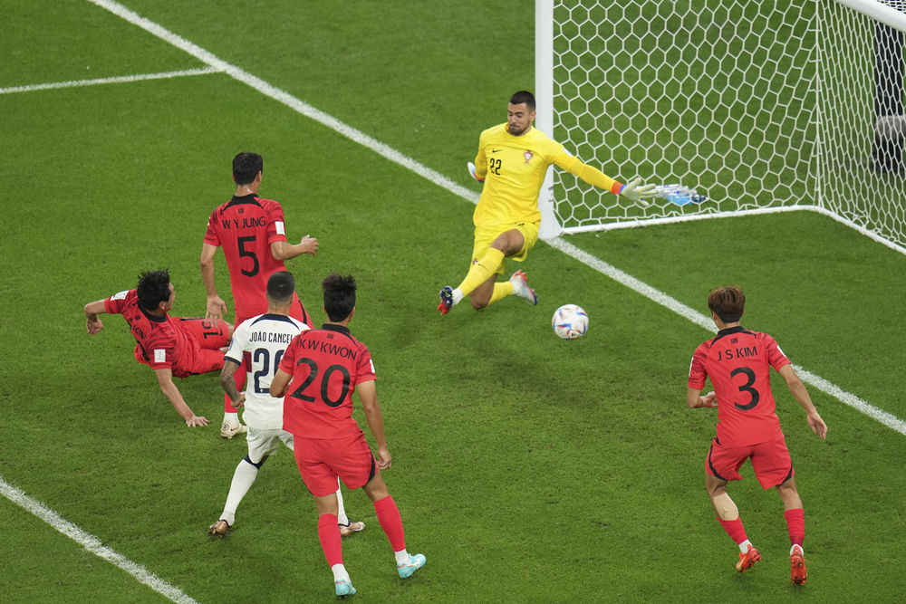 孙兴慜绝杀澳大利亚韩国反应,补时绝杀韩国2-1葡萄牙