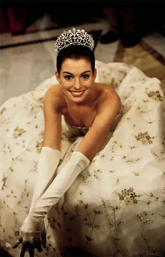 从公主变女王,安妮海瑟薇电影超燃视频