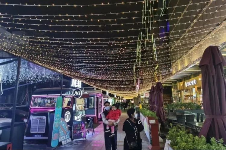 首轮派券秒光！商圈手绘地图亮相助力买买买