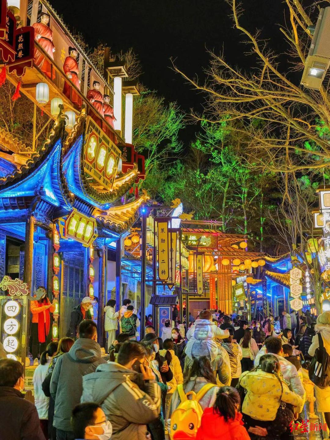 大唐不夜城火了，各地频现“不夜城”专家：不找出当地“文化密码”或将很快过气