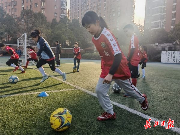 瓒崇悆灏忓皢瀵掑亣姣旇禌,瓒崇悆灏忓皢灏忚姳