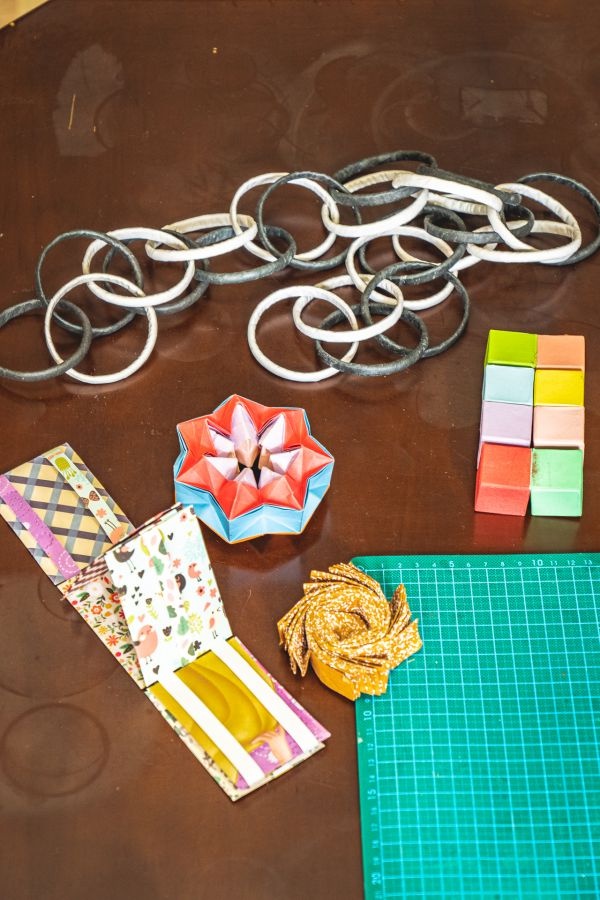 七旬老人手工折纸,70岁老人手指舞视频