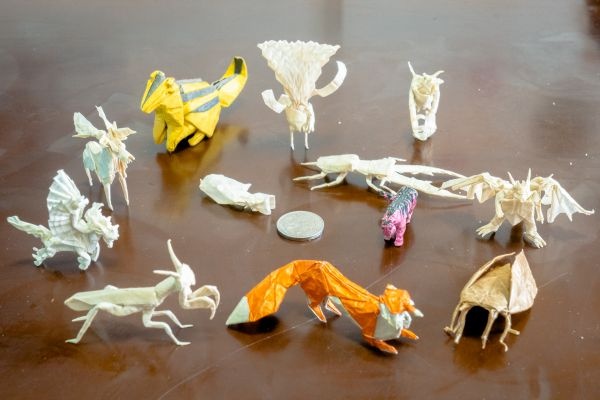 七旬老人手工折纸,70岁老人手指舞视频