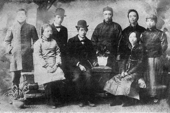 秋瑾是什么样的革命人物,和秋瑾同时期的历史人物