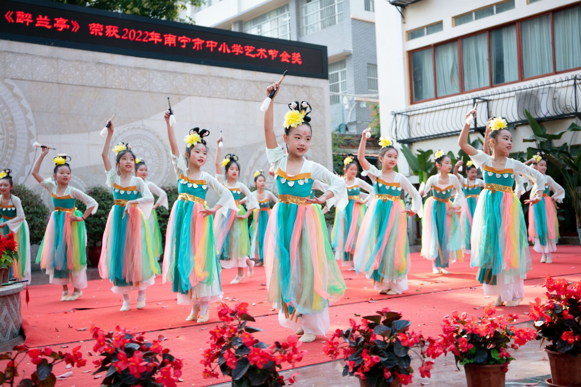 感受精彩纷呈教育成果：南宁市西乡塘区义务教育常规管理现场观摩会走进华西路小学