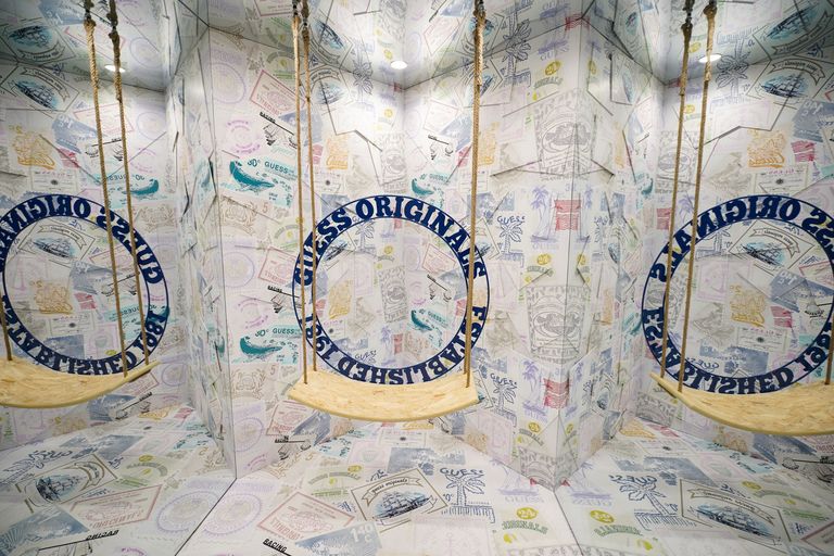 GUESSORIGINALS国内首家门店闪现上海潮酷锋芒等你解锁