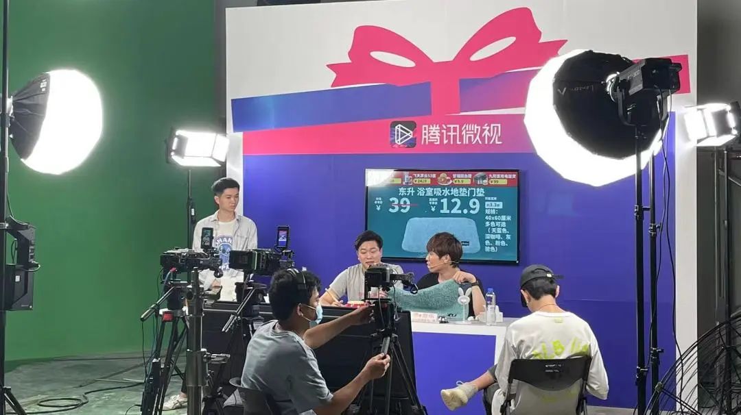 杈藉畞缁忓吀闊充箰骞挎挱fm95.9,杈藉畞缁忓吀闊充箰骞挎挱30鍛ㄥ勾