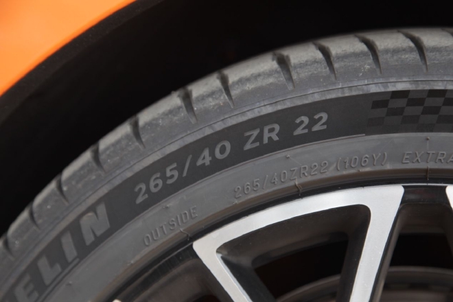 兼顾豪华与操控试驾2023款极氪001YOU版