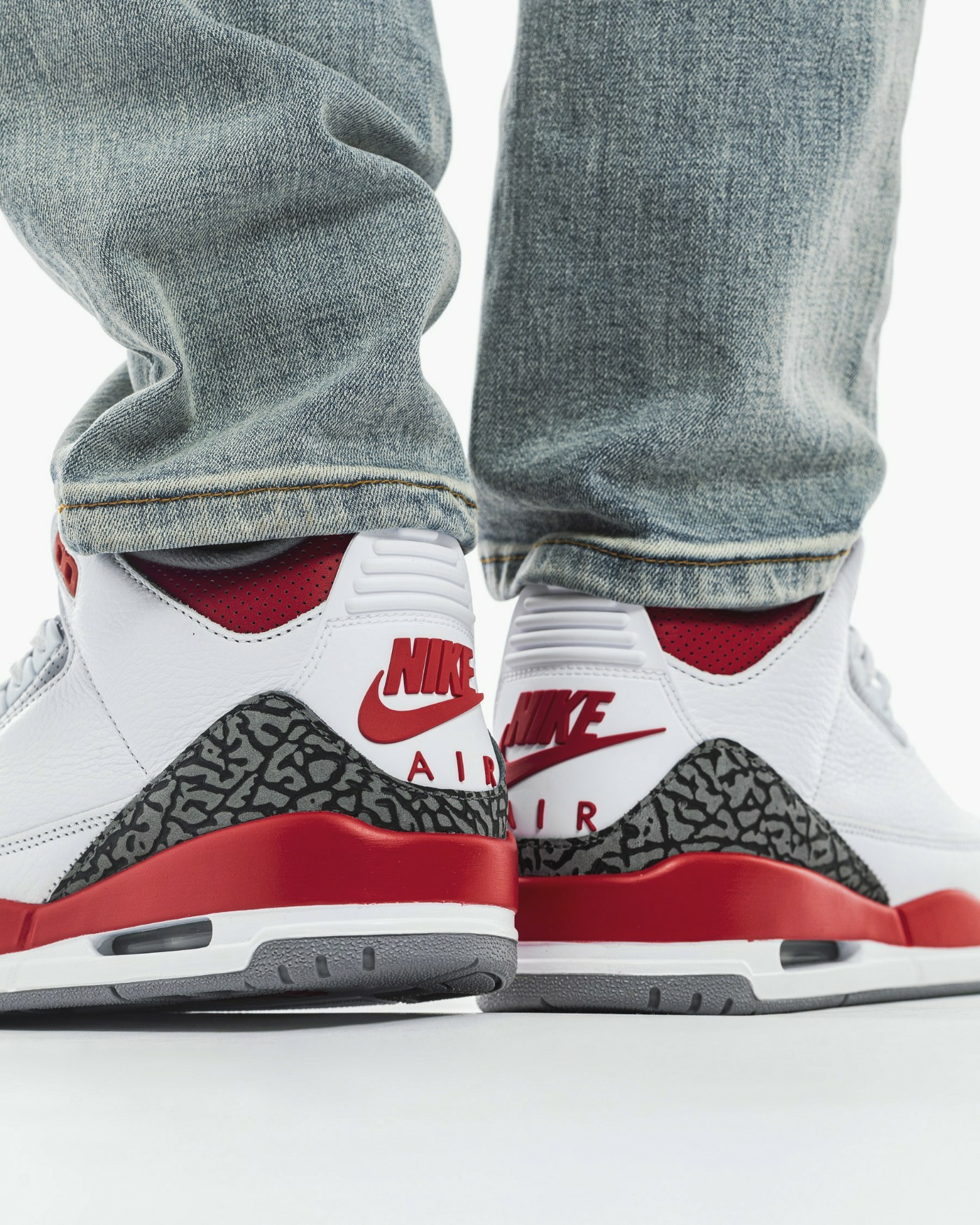 今年最应该买的aj,现在买aj1划算还是aj5