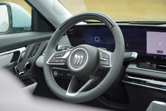 燃油车初次体验新能源车感受,燃油版混动版驾驶体验