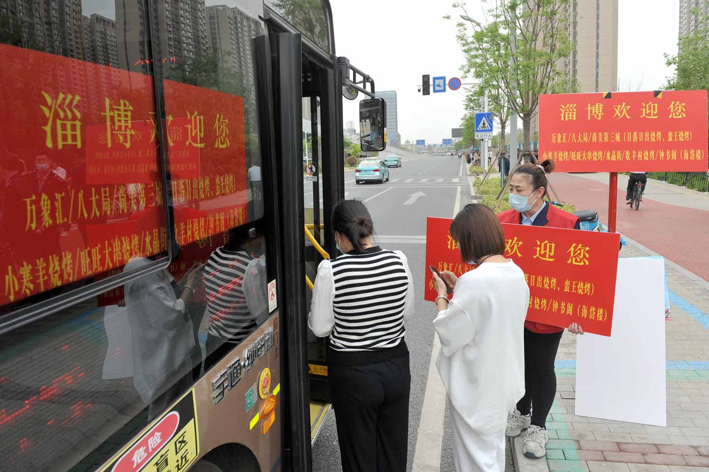 “大学生是推手，举全市之力造名片”：淄博烧烤协会会长谈出圈密码