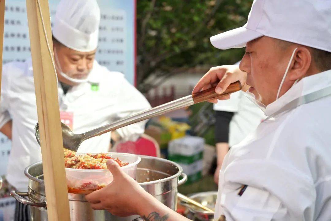 淮安万人龙虾节,淮安1415万人龙虾宴现场直播