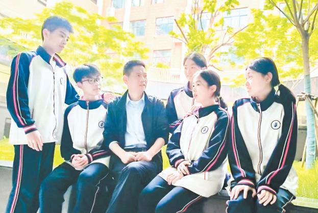 提升教师幸福感的讲座,打造幸福教育教师表态发言