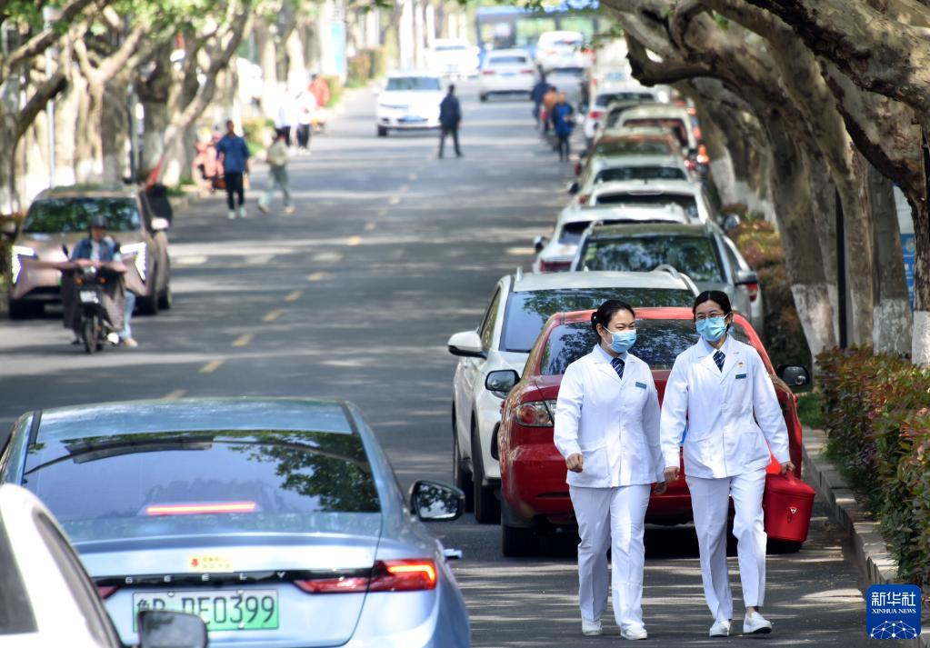 青岛：“网约护士”惠益到家