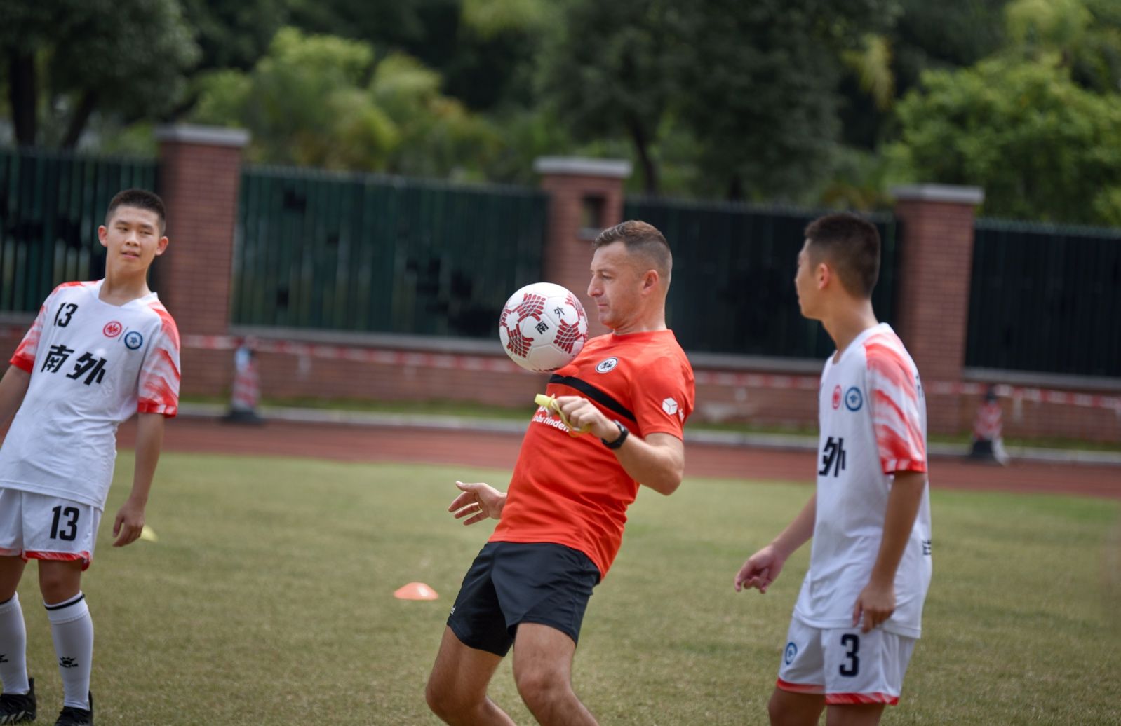 大梅沙老外救人,大梅沙救落水者