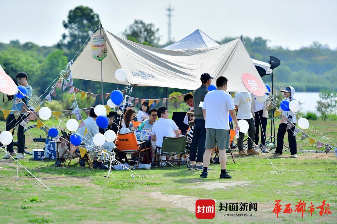 澶忔棩澶滄櫄闇茶惀鎴愰兘,鎴愰兘澶忓闇茶惀