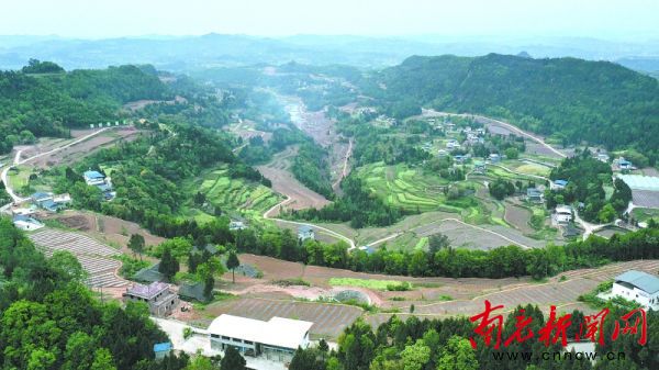 产业鼓起农民钱袋子,产业带动就业促进群众增收