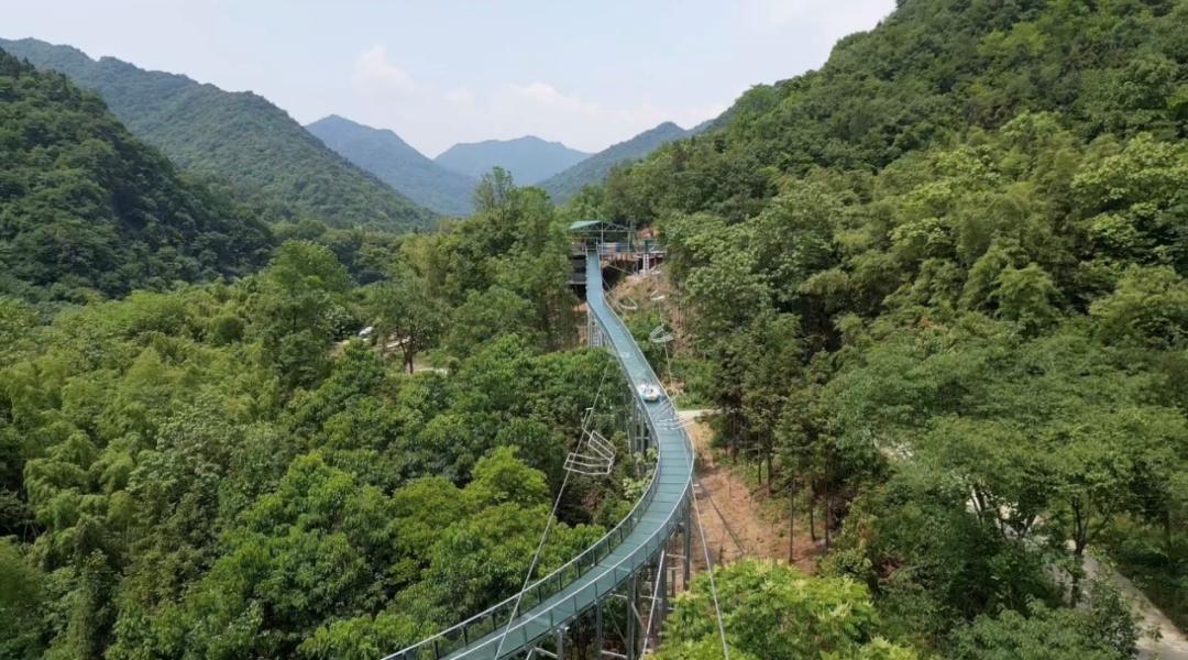 1000米玻璃水滑道、“狂野”山地越野车赛道……谷城最新网红打卡地,你来了吗?