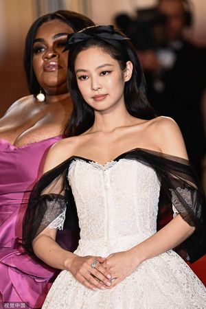 jennie戛纳红毯映后party,jennie亮相kbs