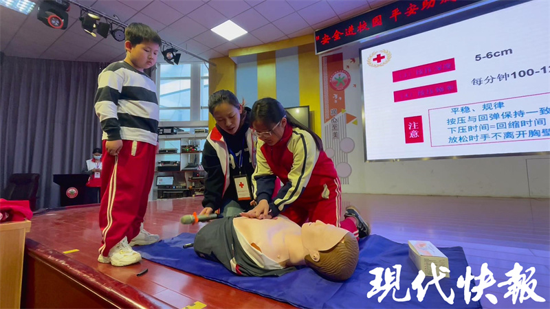 派出所到校园指导校园安全演练,最硬核的校园安全演练