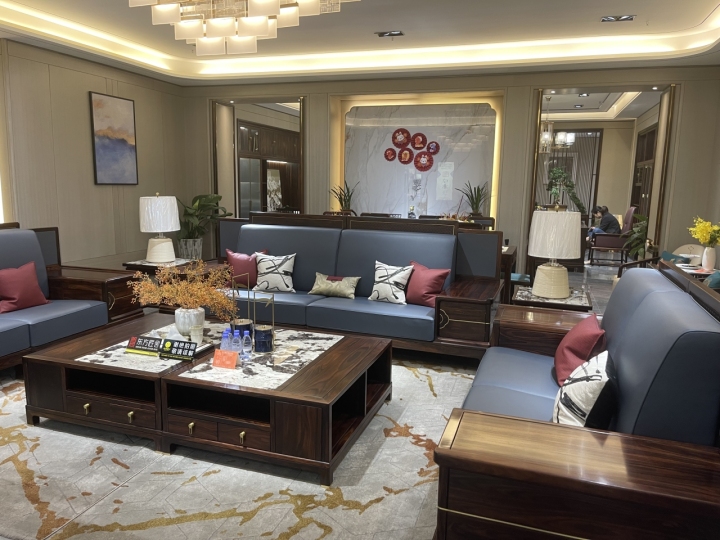 从最多3000家降到1300家，红木家具已经被年轻人抛弃了吗？