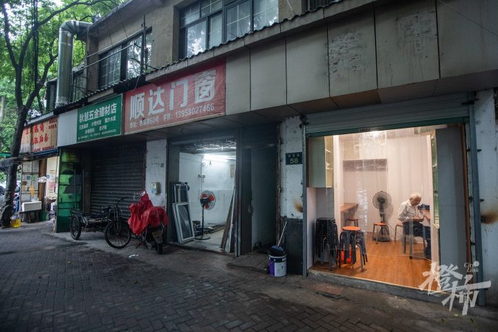 橙柿视觉丨杭州这家人均10元的烧饼油条店，凭什么能入选“米其林”？今早我们去探了探