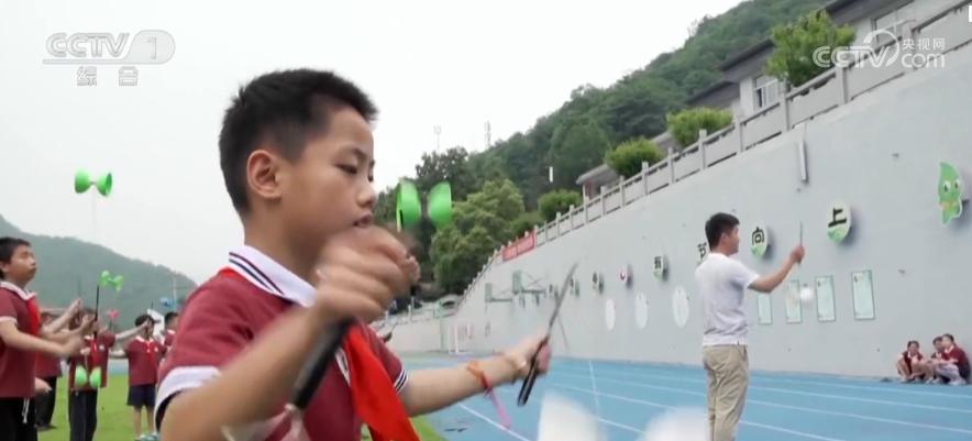 给孩子一个光明的未来,给孩子一个光明的未来完整句子